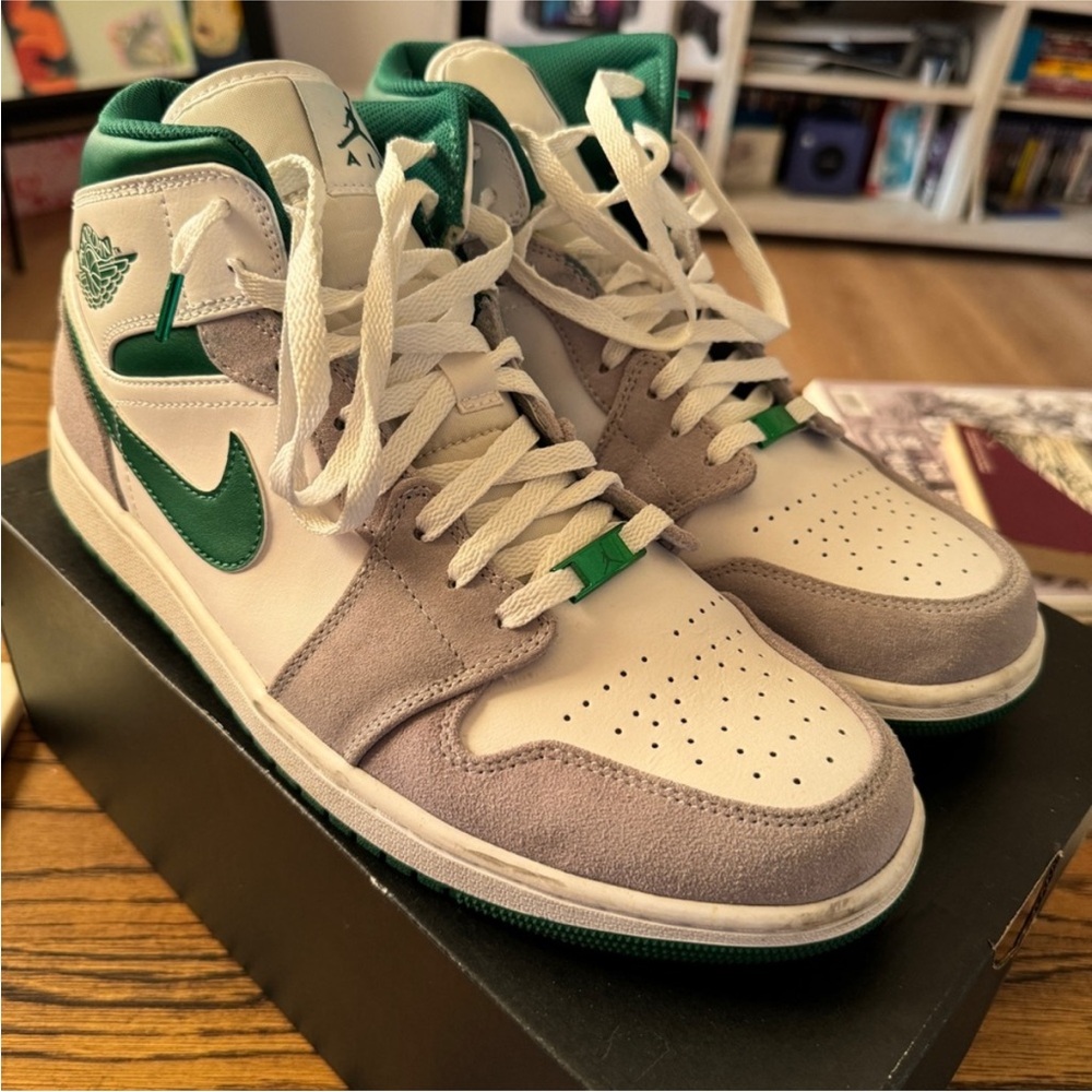 Nike Jordan 1 Mid SE Green Gray size 11.5